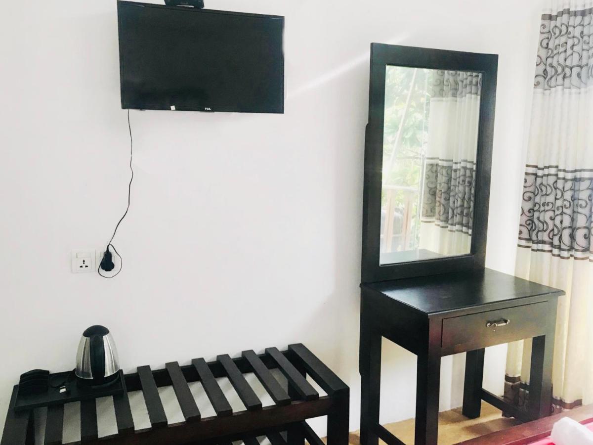 Sea Beach Resort Negombo Buitenkant foto
