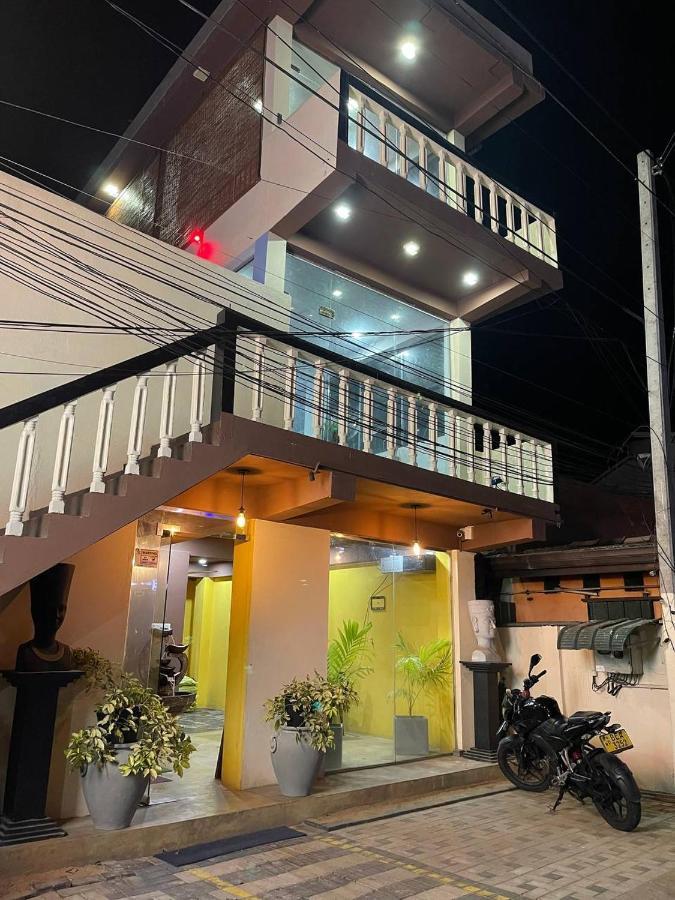 Sea Beach Resort Negombo Buitenkant foto