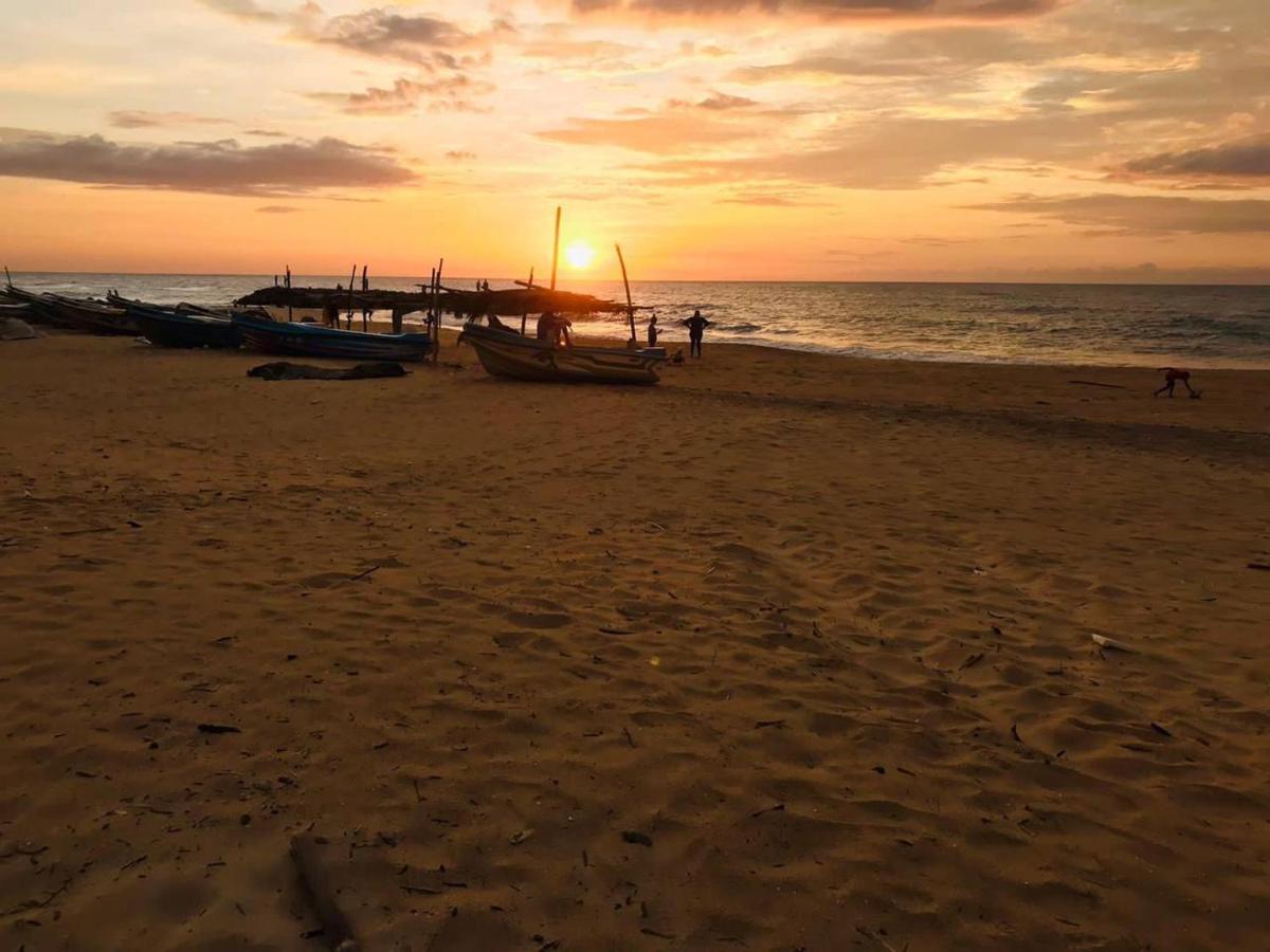 Sea Beach Resort Negombo Buitenkant foto